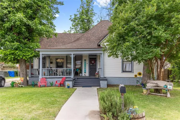 Coleman, TX 76834,517 W College Avenue