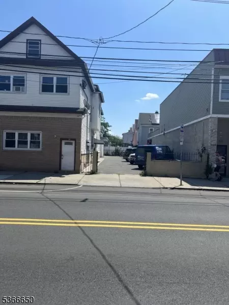 Elizabeth City, NJ 07202,558 S Broad St