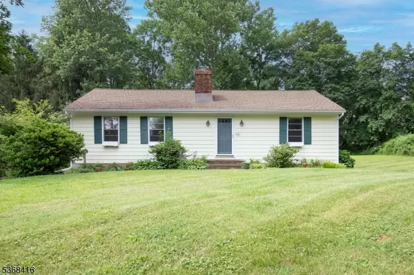 17 Joliet St, Tewksbury Twp., NJ 08858