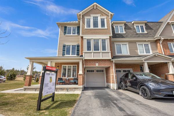 2400 Bronzedale ST, Pickering, ON L1X 0C3
