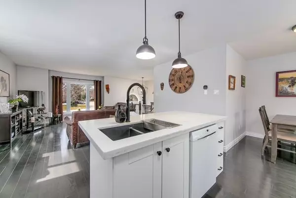 Wasaga Beach, ON L9Z 1G4,13 Harbour CRES