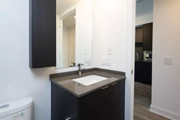Mississauga, ON L5A 1W4,86 Dundas ST E #1509