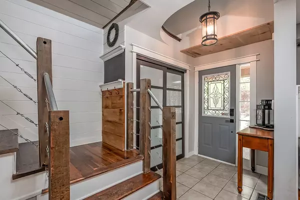 Burlington, ON L7L 6V7,2214 KENNETH CRES