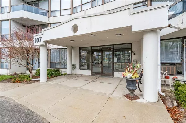 Guelph, ON N1H 8H5,107 Bagot ST #110