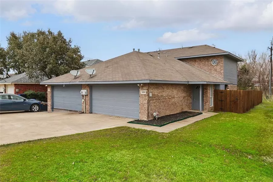 2810 Sunset Strip Avenue, Glenn Heights, TX 75154