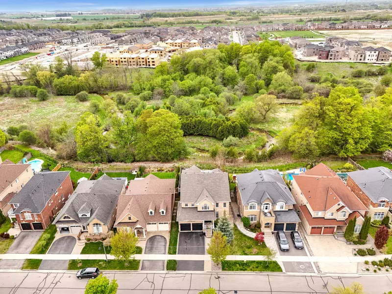 8 St Philip CT, Whitby, ON L1P 0A5