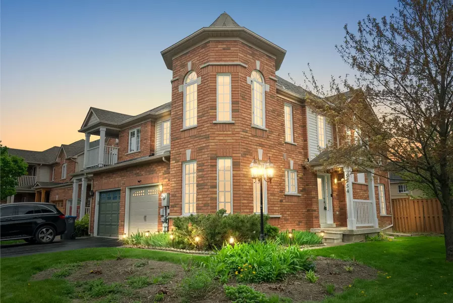 5554 Linwell PL, Mississauga, ON L5M 6L7