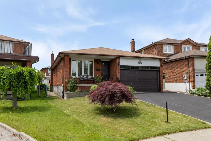 3126 Nawbrook RD, Mississauga, ON L4X 2V5