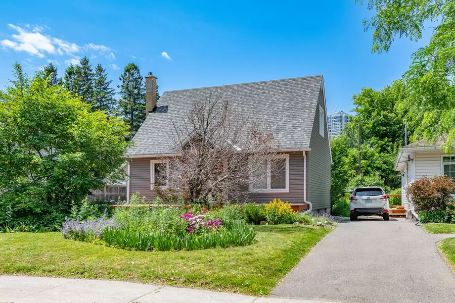 1552 Caledon ST, Alta Vista And Area, ON K1G 0H9