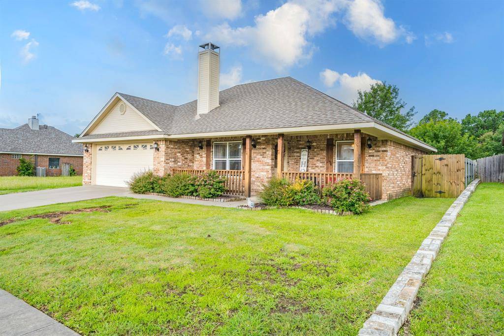 305 Centenial Avenue, Ennis, TX 75119