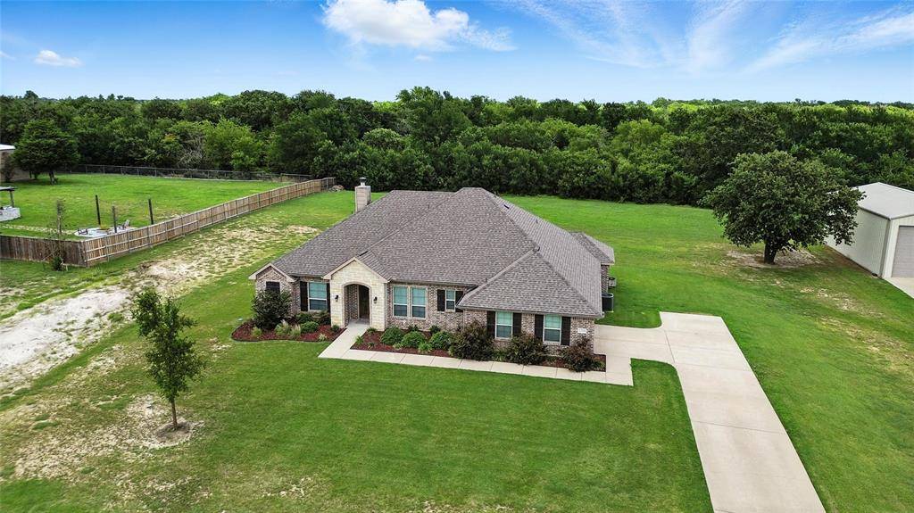 1209 Christie Lane, Oak Ridge, TX 75161