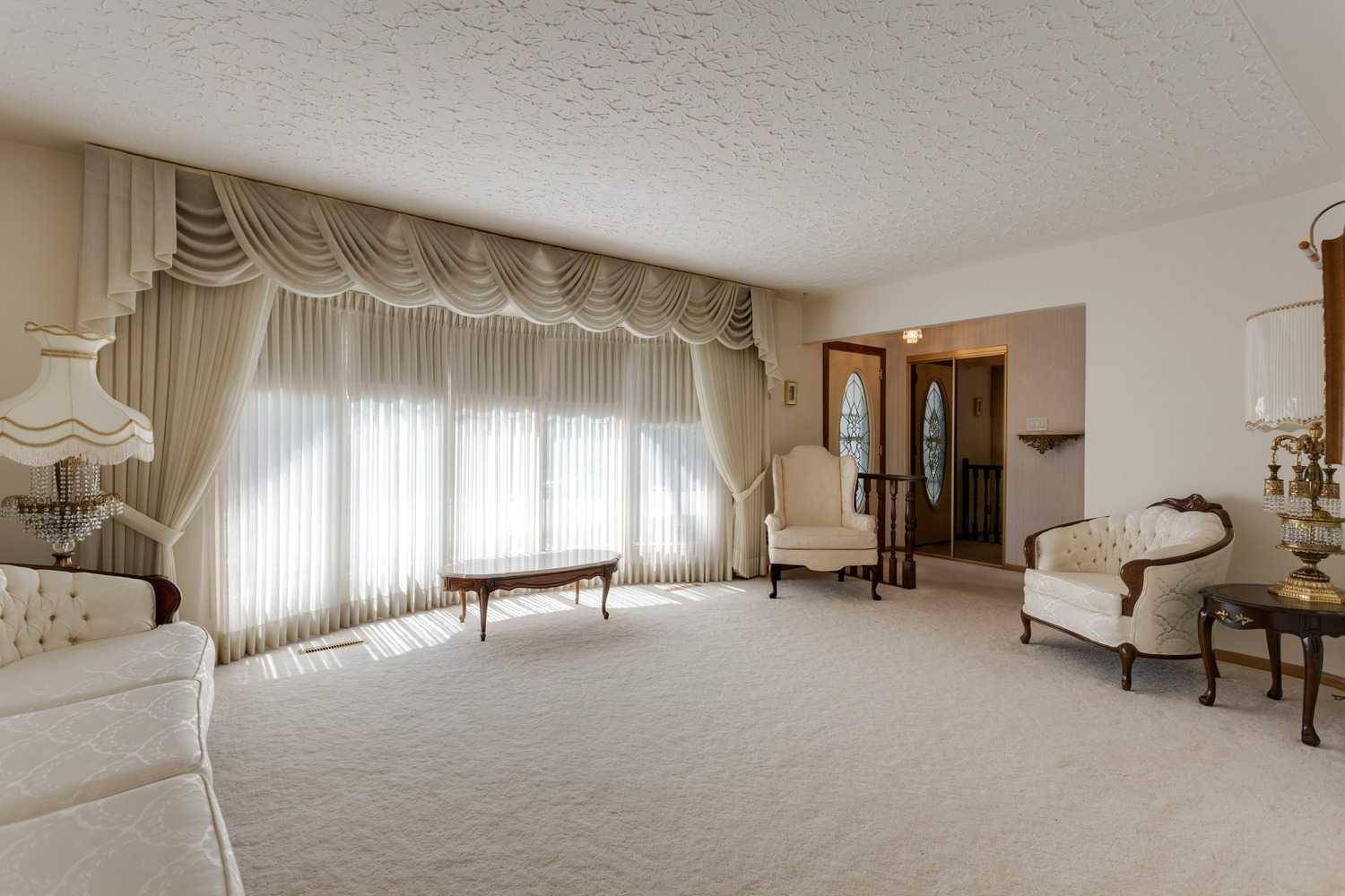 Calgary, AB T3C 2P2,54 Rossdale RD SW