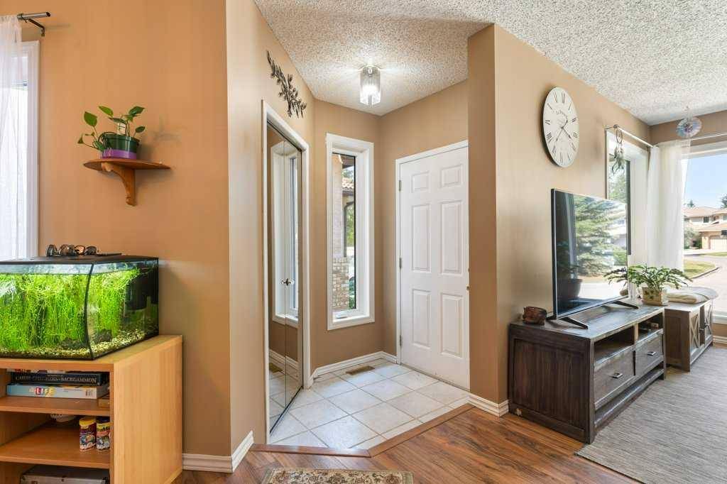 Calgary, AB T2X 2X8,15 Sunmount CT SE