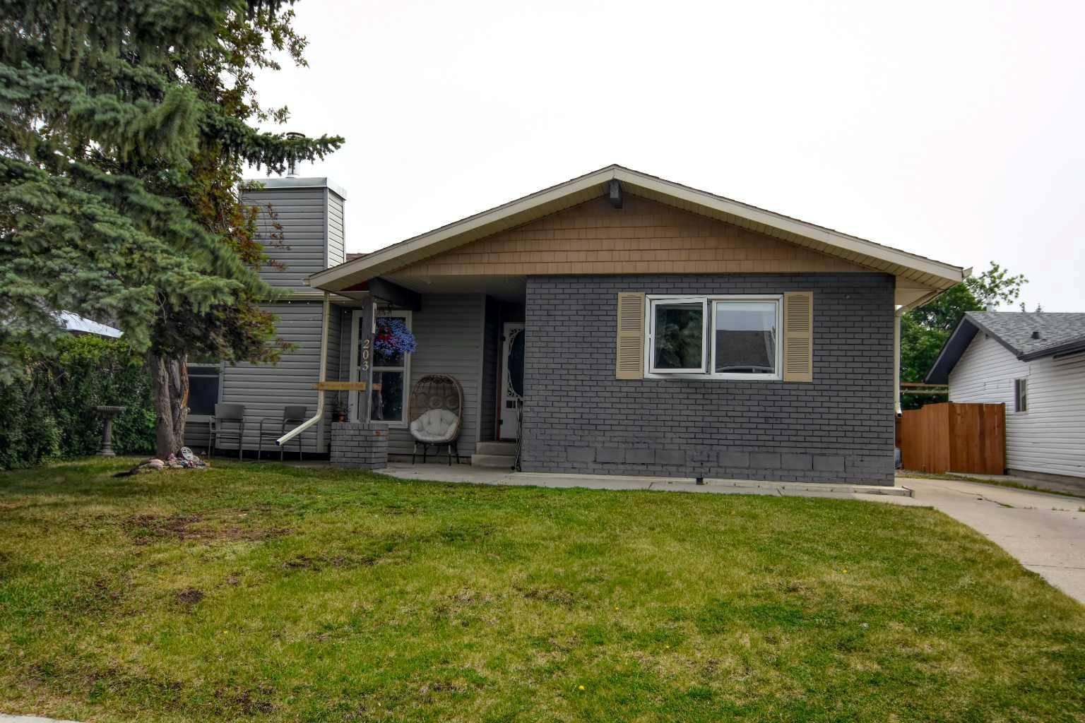 203 Hodson PL,  Okotoks,  AB T1S 1C6