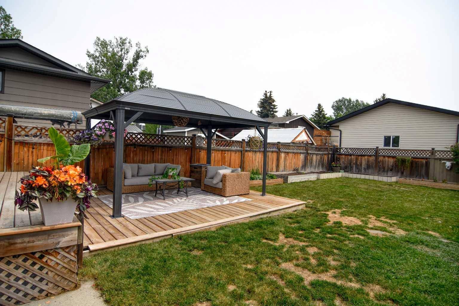 Okotoks, AB T1S 1C6,203 Hodson PL