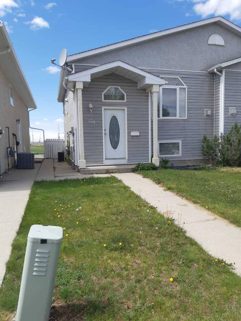134 St James BLVD North, Lethbridge, AB T1H6M4