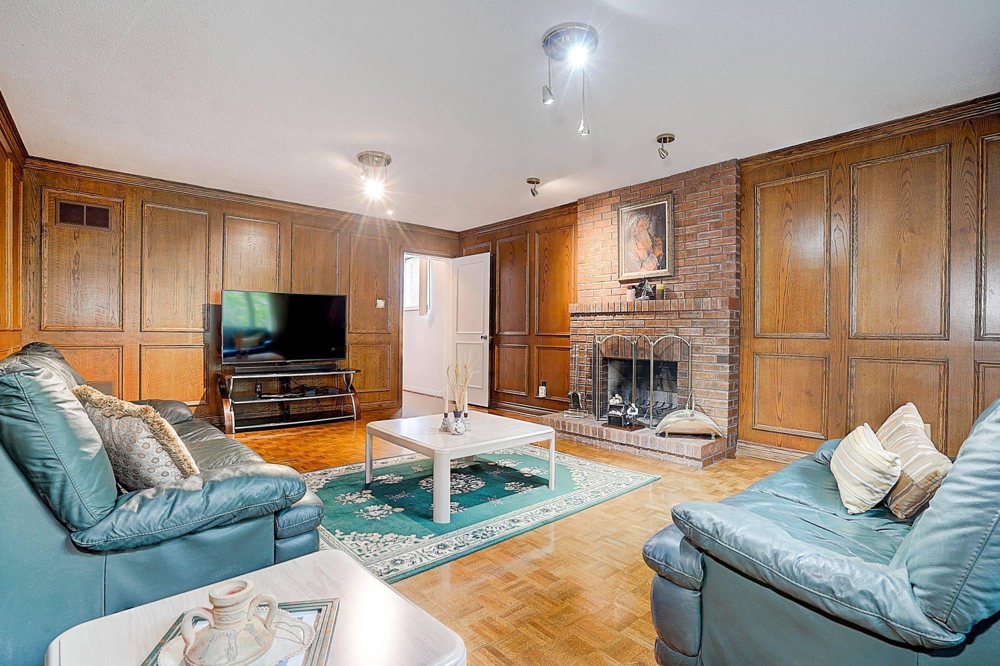 Toronto C06, ON M3H 3S2,4458 Bathurst ST