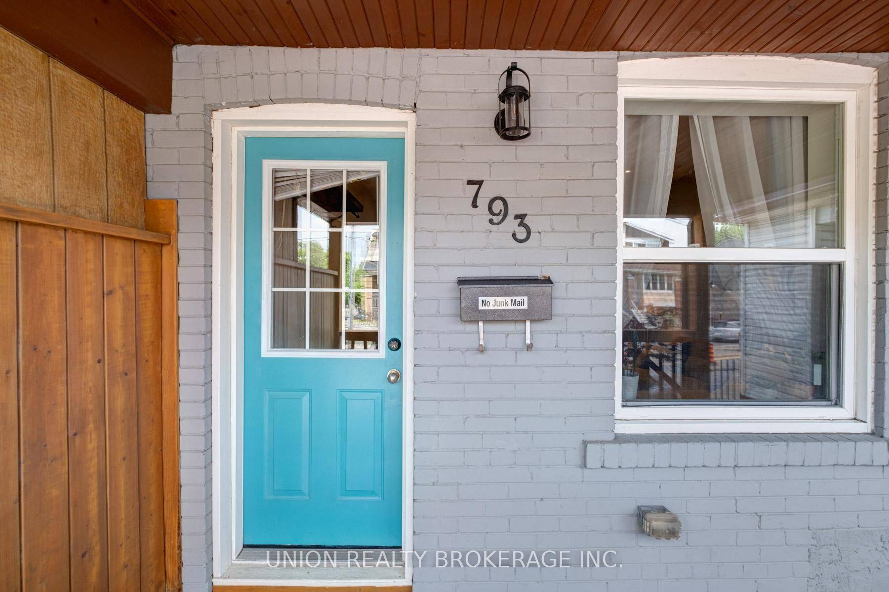 Toronto E02, ON M4E 2J5,793 Woodbine AVE