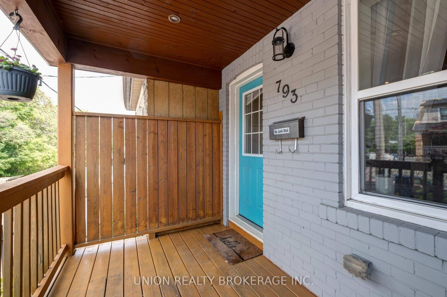 Toronto E02, ON M4E 2J5,793 Woodbine AVE