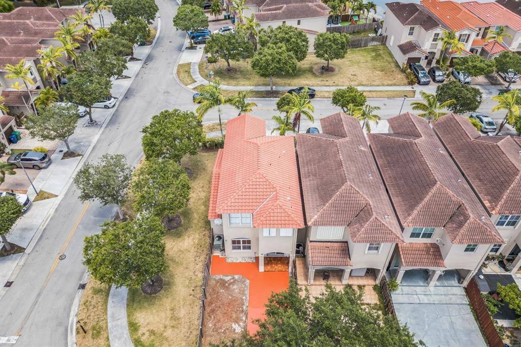 [StreetName, UnitNumber, StreetNumber, StreetDirPrefix],  Miami,  FL 33194