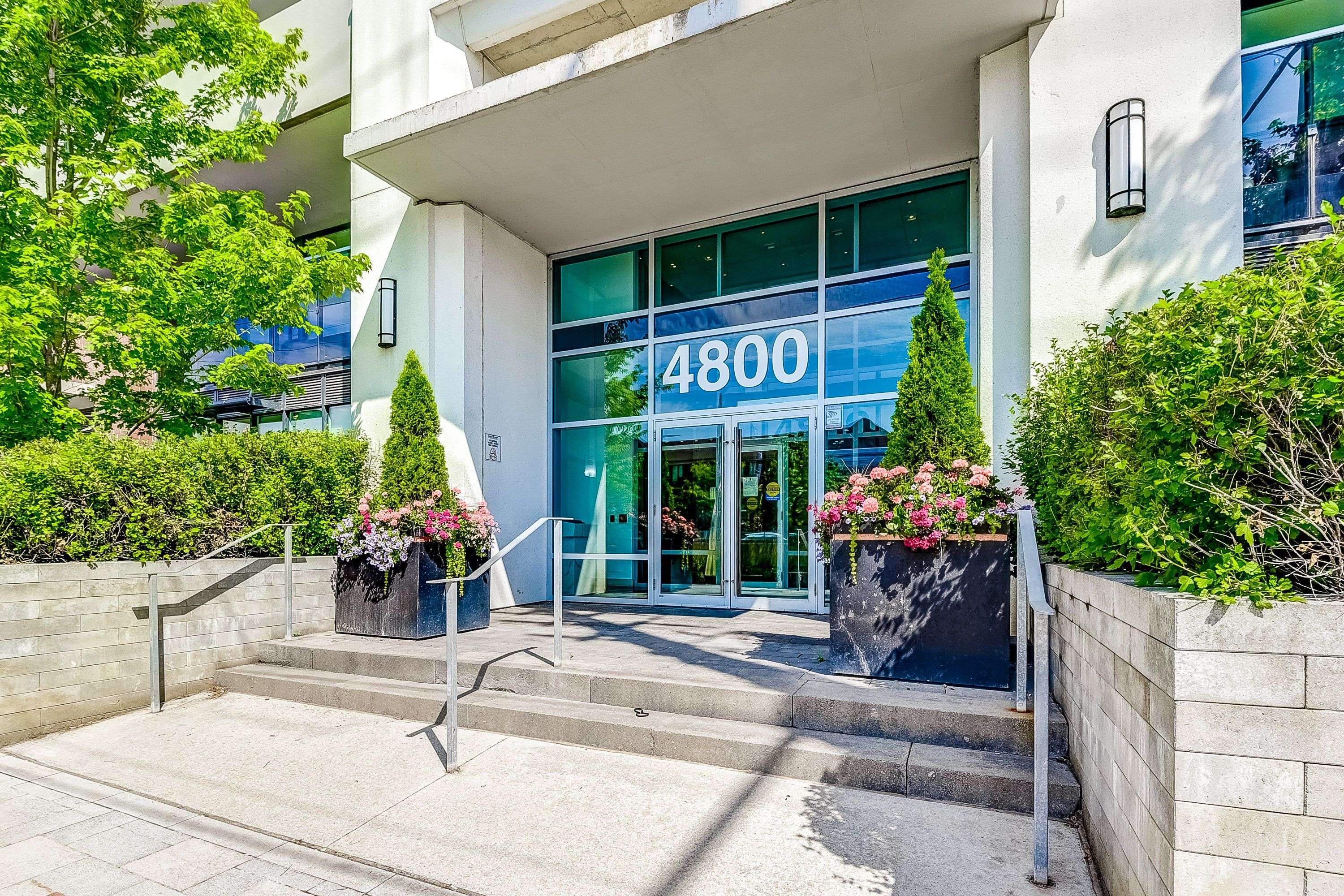 Vaughan, ON L4L 1H8,4800 Highway 7 N/A #203