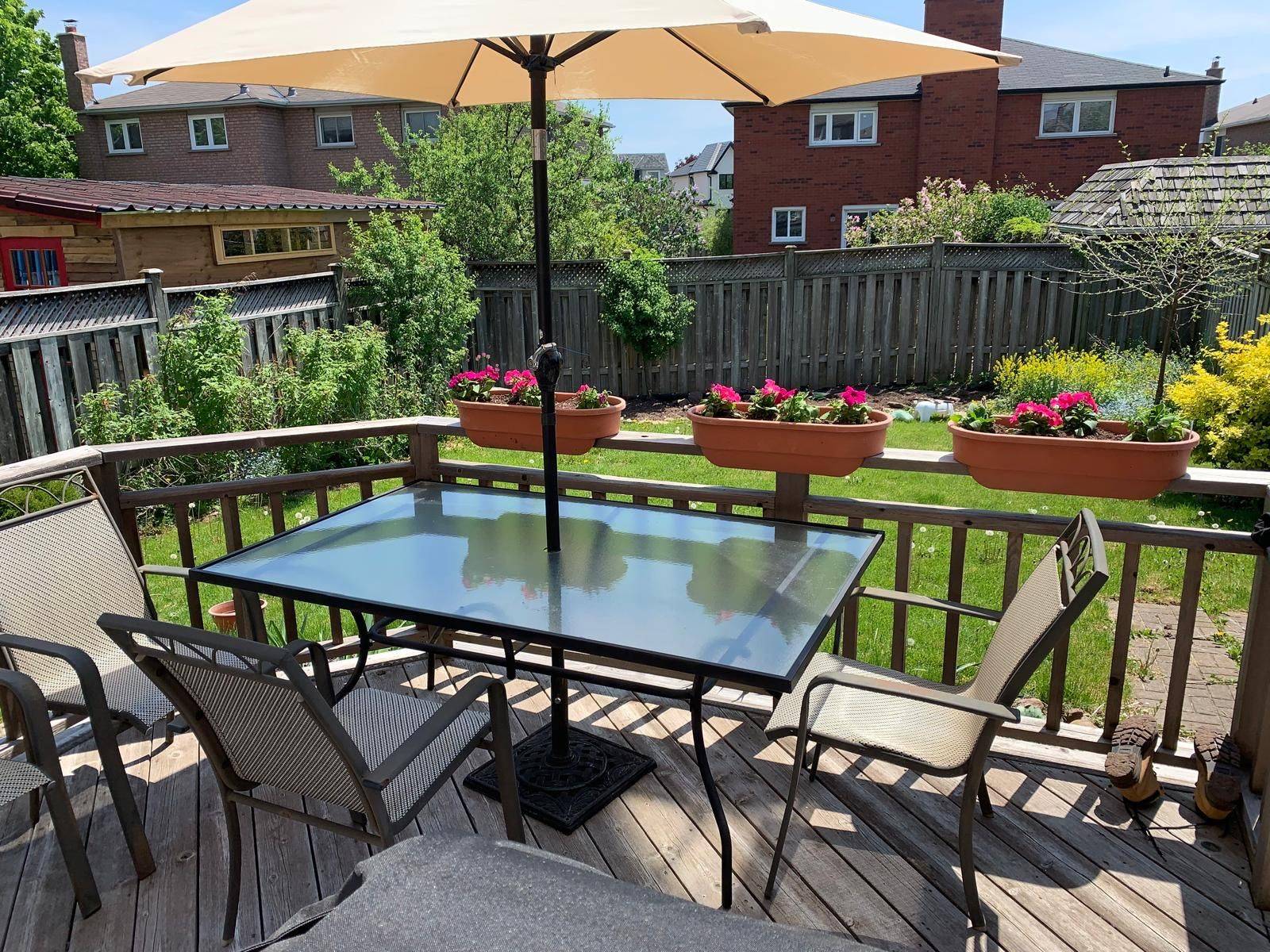 Oakville, ON L6H 5Y9,144 Genesee DR