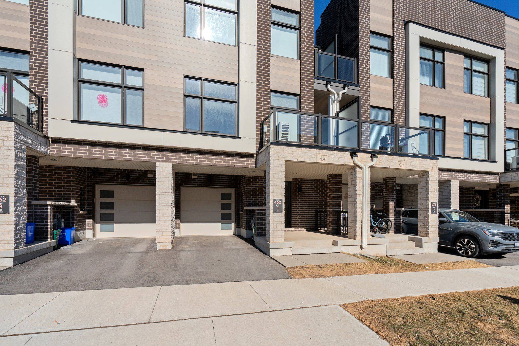 2459 Belt LN, Oakville, ON L6M 5L9
