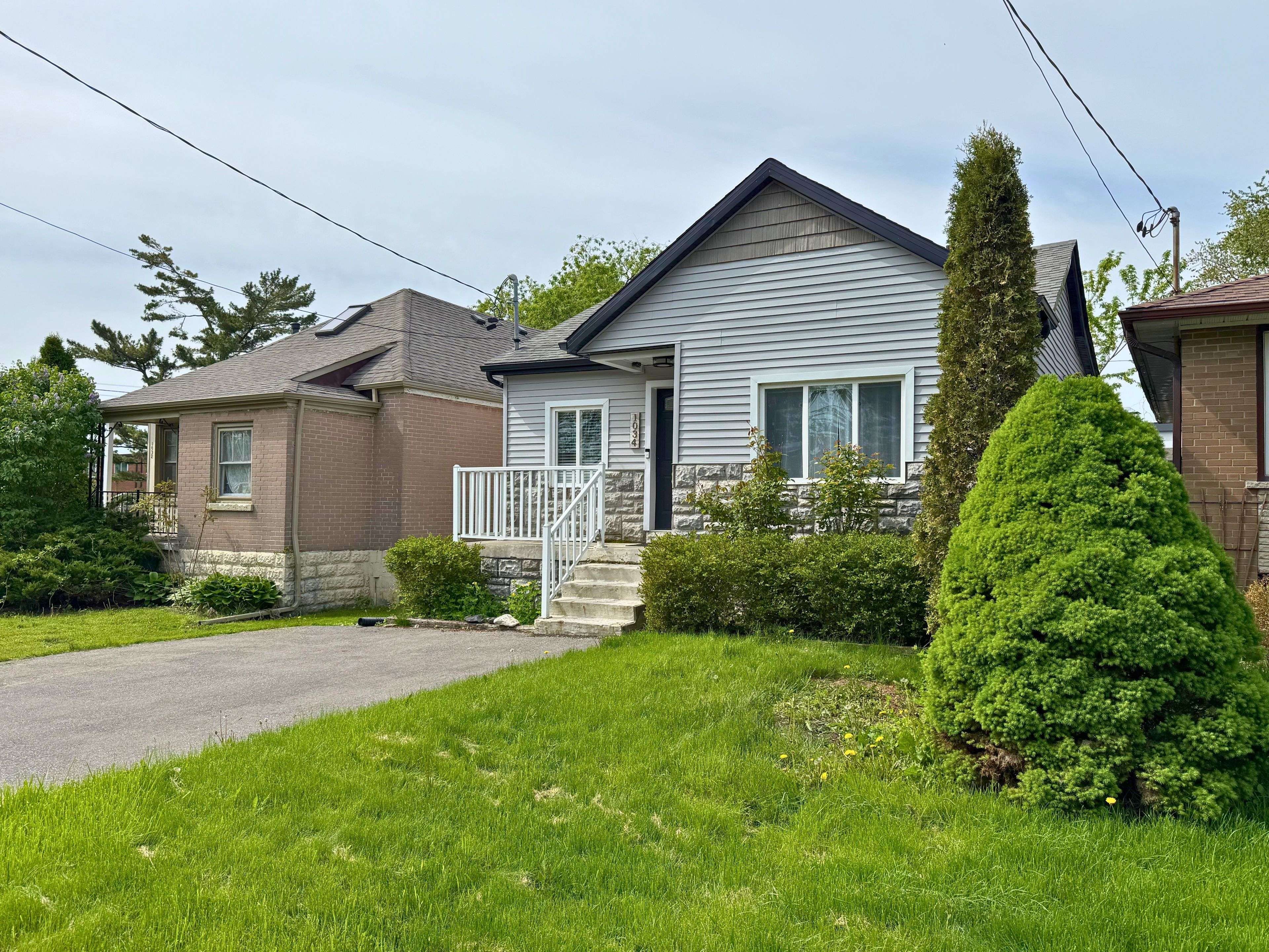 Mississauga, ON L5E 2C7,1034 Meredith AVE