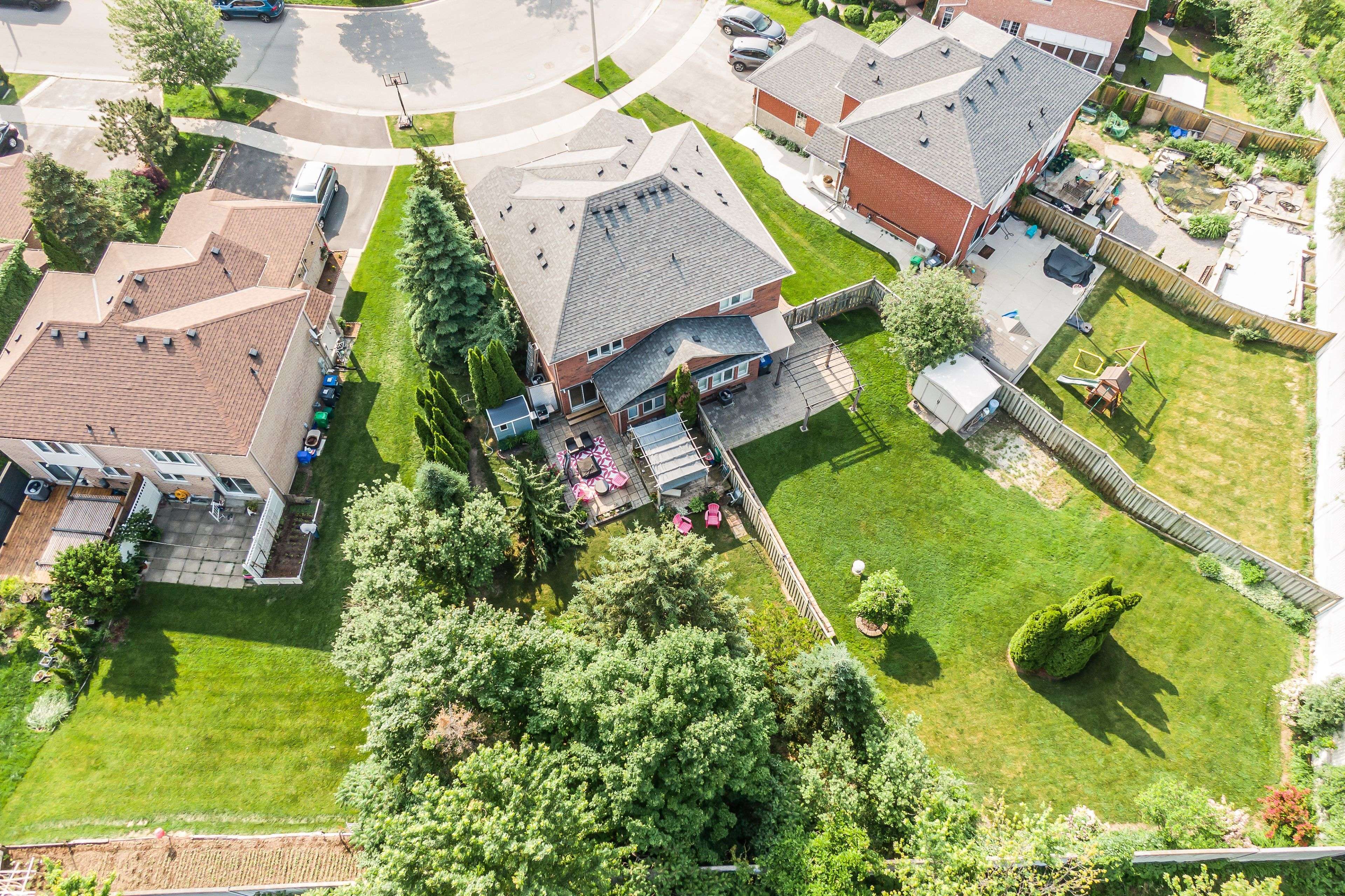 Mississauga, ON L5N 8A9,7514 Black Walnut TRL
