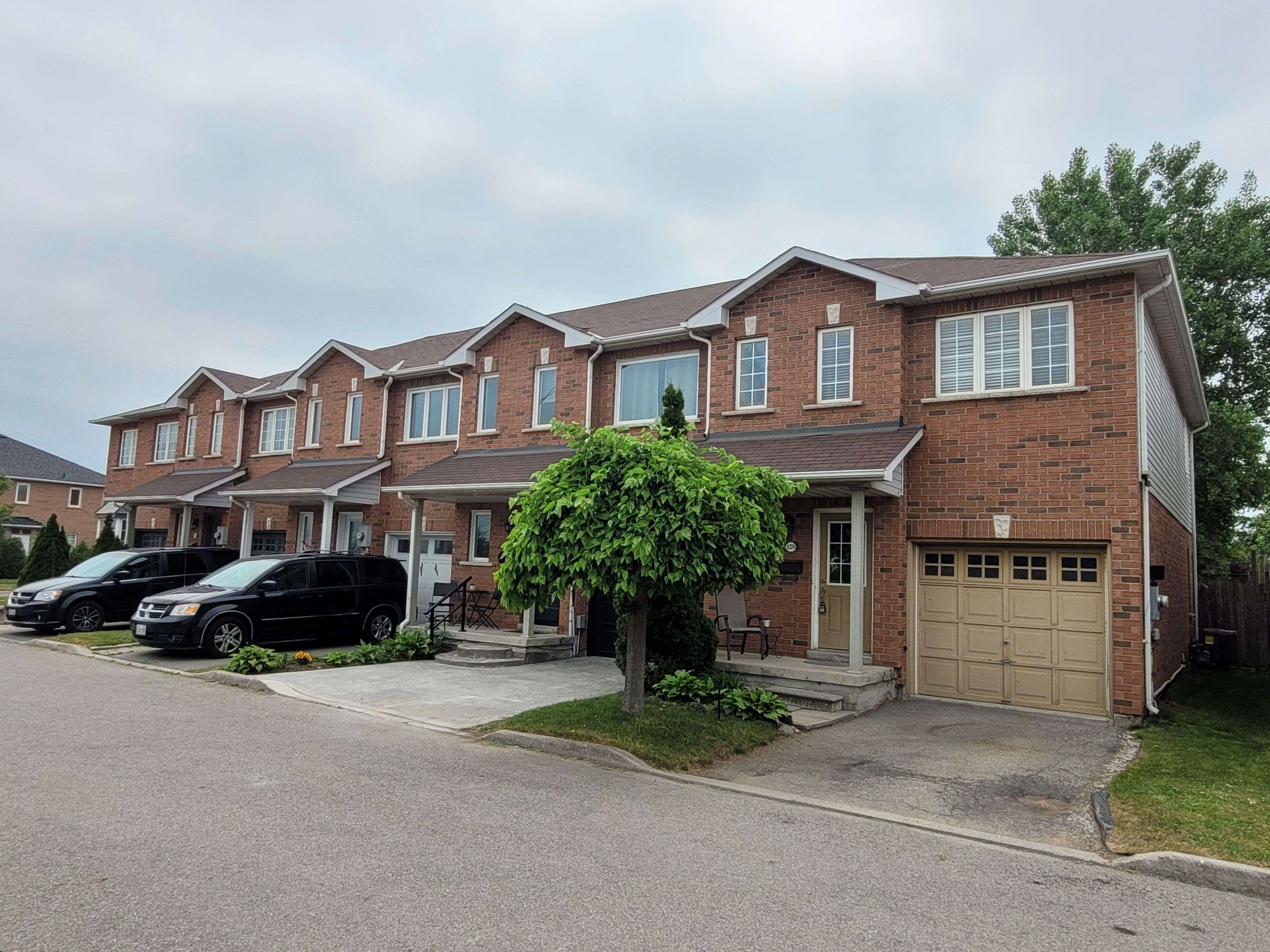 Burlington, ON L7L 7A2,4324 FAIRVIEW ST