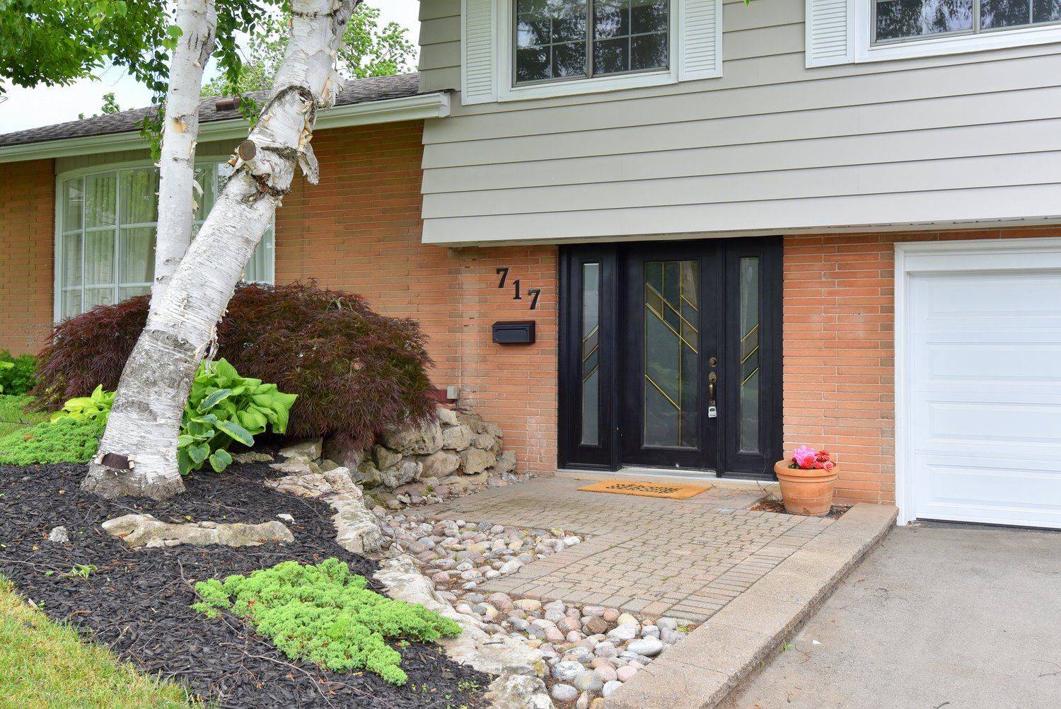 Burlington, ON L7R 2M7,717 Courtland PL