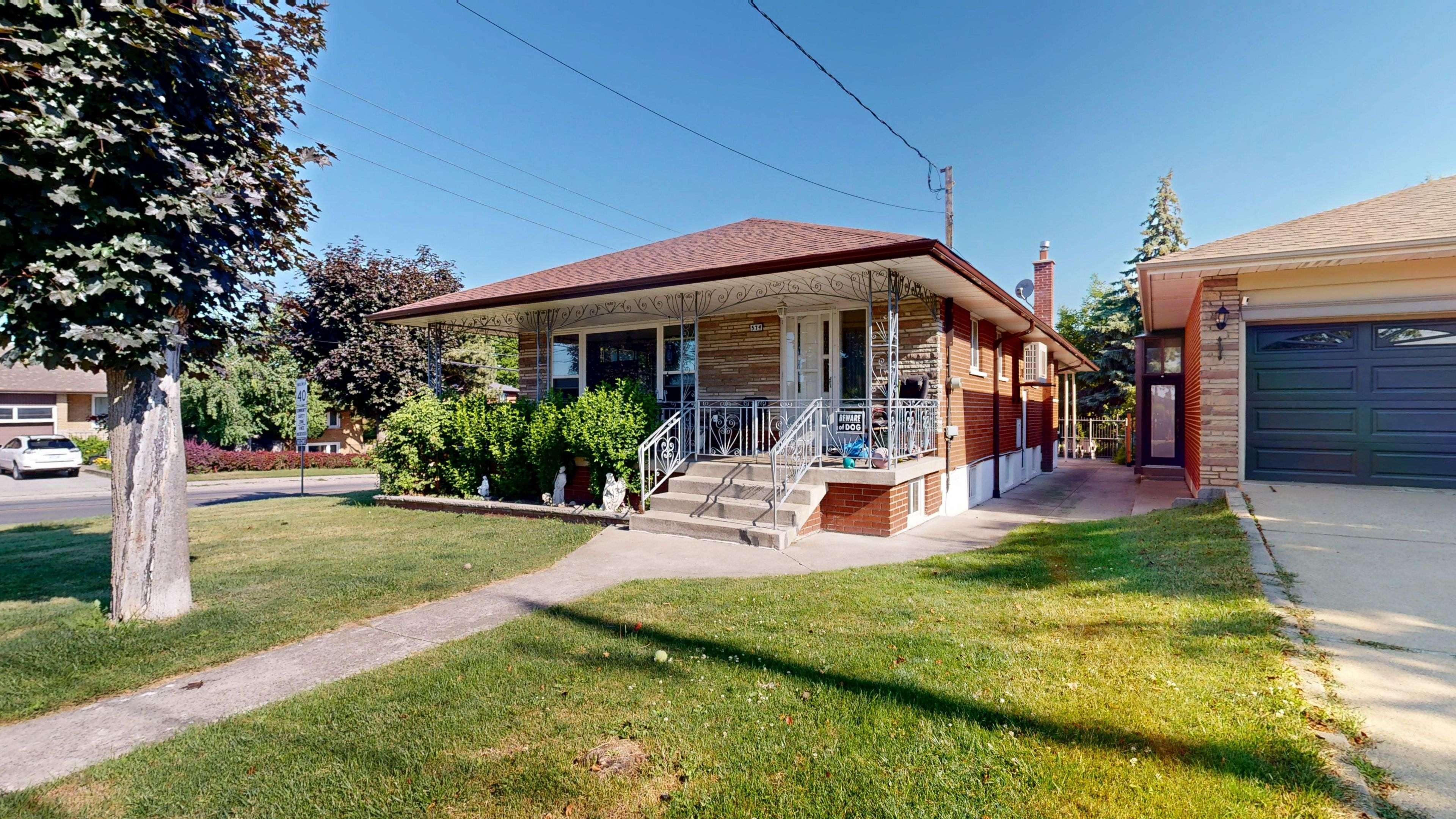 Toronto W04, ON M6L 1N3,574 Queens DR