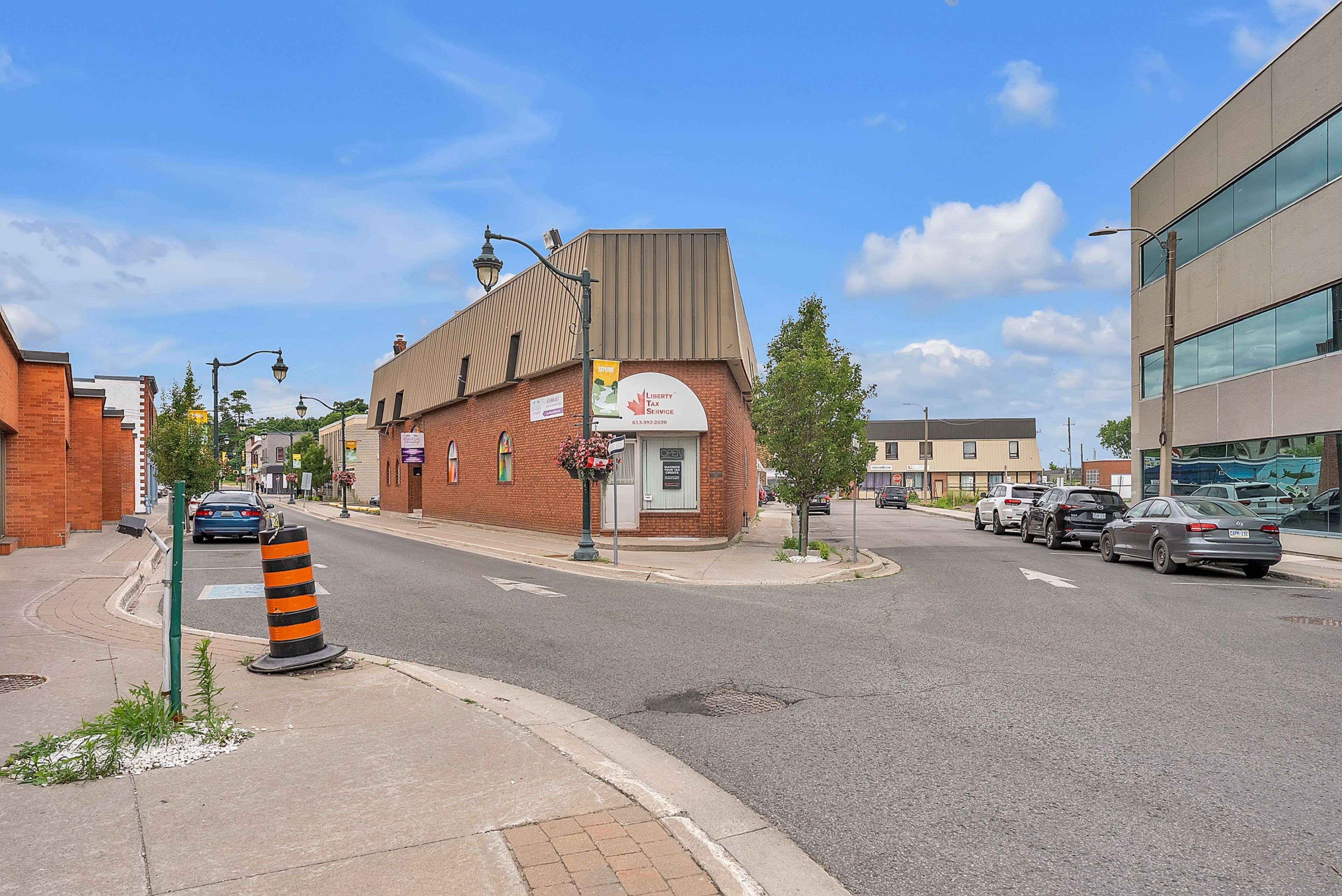 Quinte West, ON K8V 3V7,2 King ST