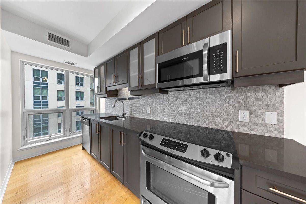 Lower Town - Sandy Hill, ON K1N 0B6,195 Besserer ST #2009