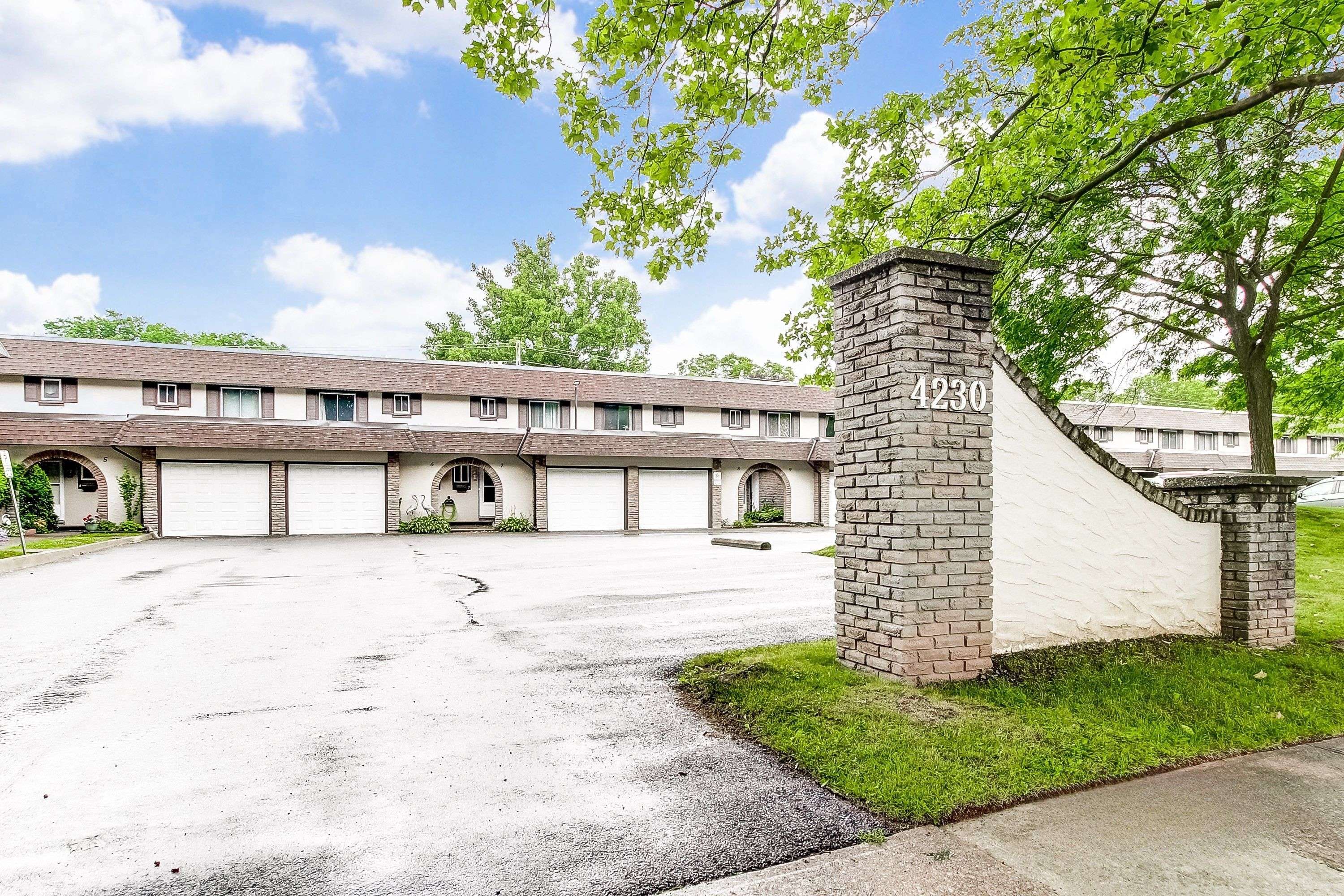 Niagara Falls, ON L2E 5W7,4230 Meadowvale DR #7