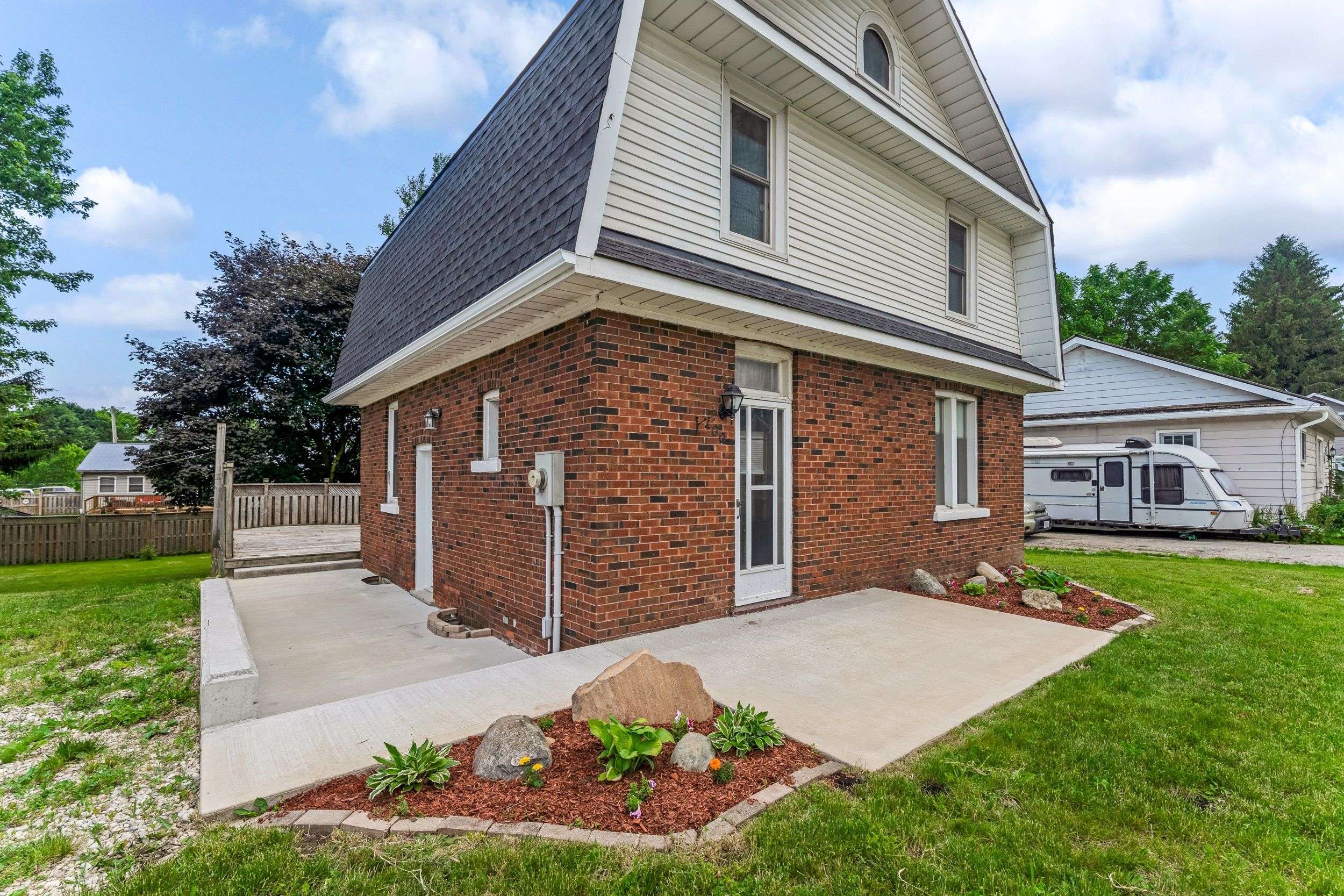 Minto, ON N0G 1Z0,200 Elora ST S