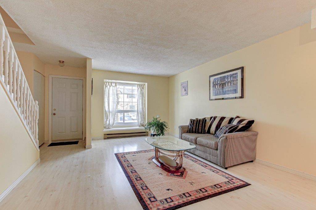 London East, ON N5Y 5J9,1215 Cheapside ST #2