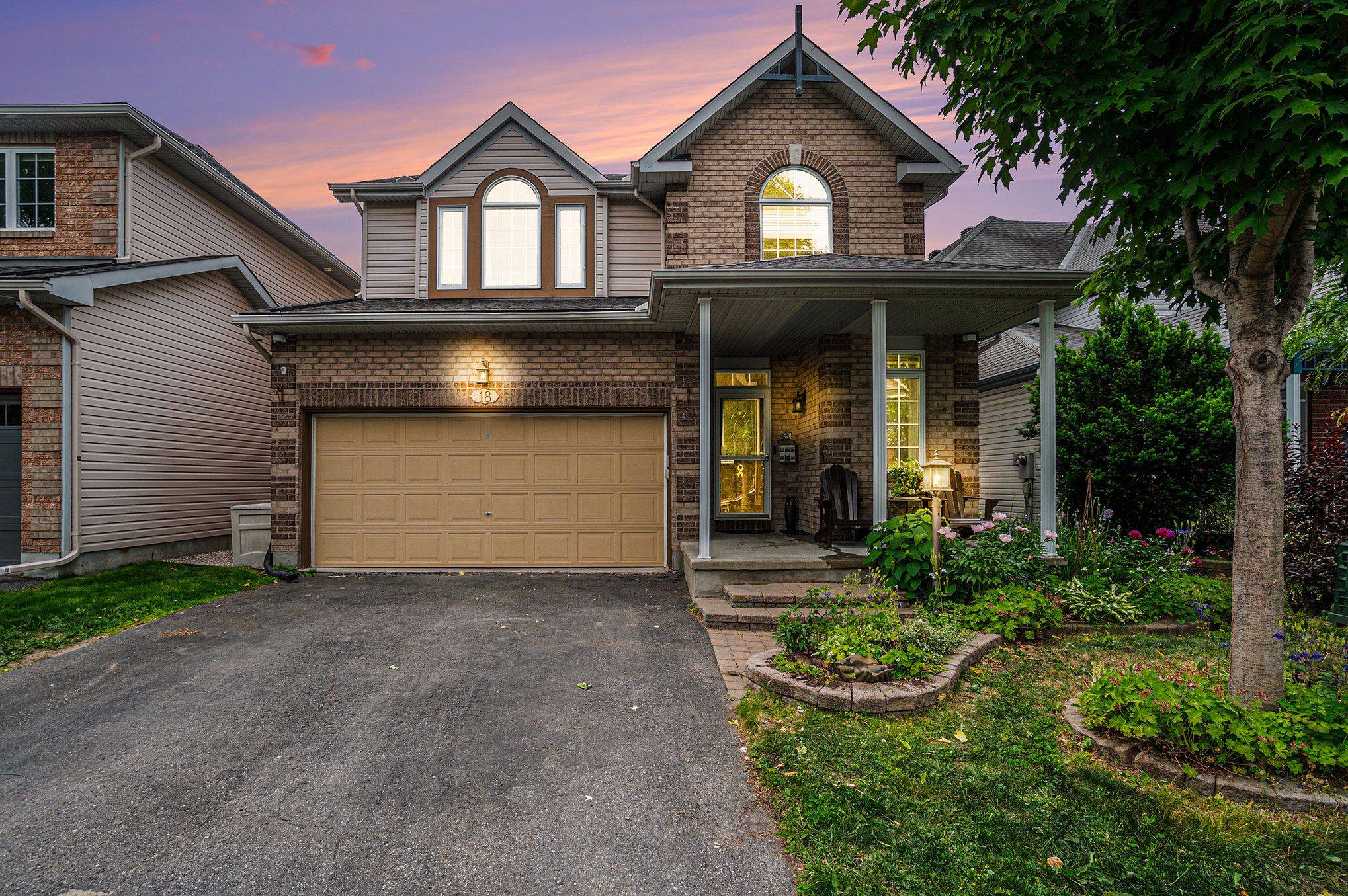 18 Golder's Green LN, Barrhaven, ON K2J 5C1