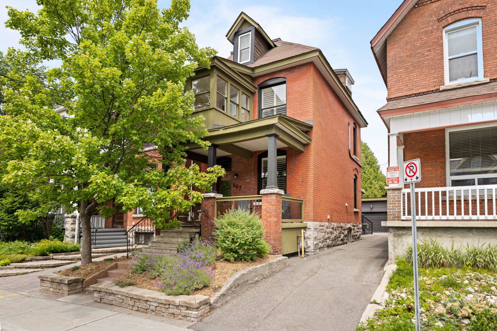 667 Gilmour ST, Ottawa Centre, ON K1R 5L9