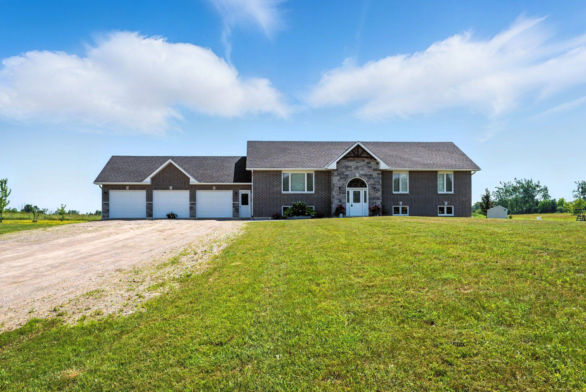 174 VALENTIA RD, Kawartha Lakes, ON K0M 2C0