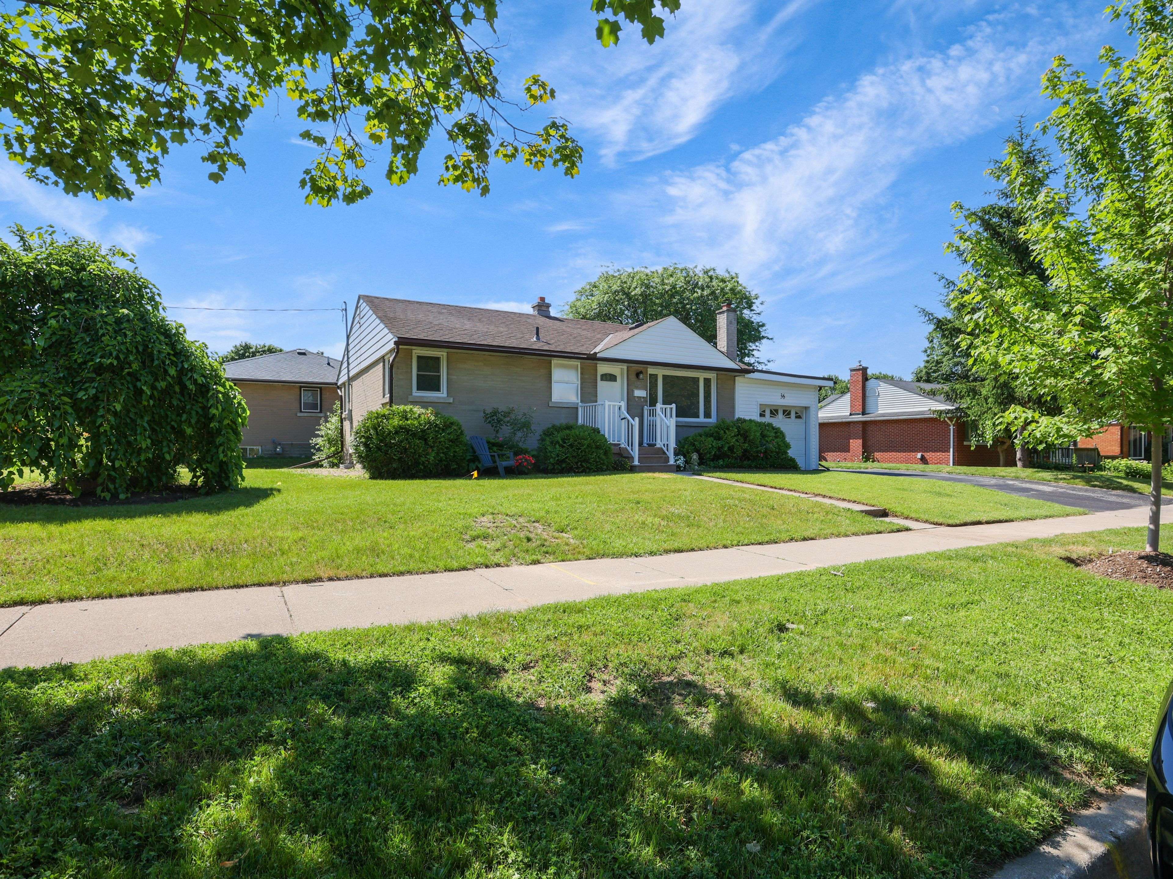 36 Clark AVE, Kitchener, ON N2C 1Y3