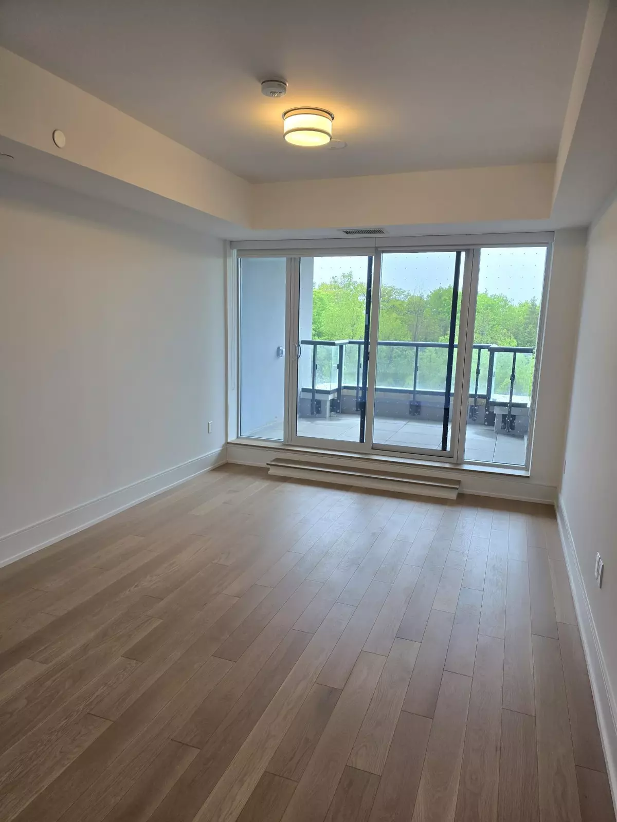 Toronto C13, ON M3C 0P9,10 Inn On The Park DR #301