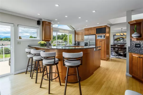 Comox, BC V9M 3R5,900 Highwood Dr