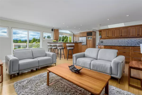 Comox, BC V9M 3R5,900 Highwood Dr