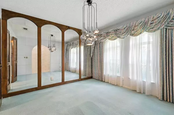 Hurst, TX 76054,233 Hillview Drive