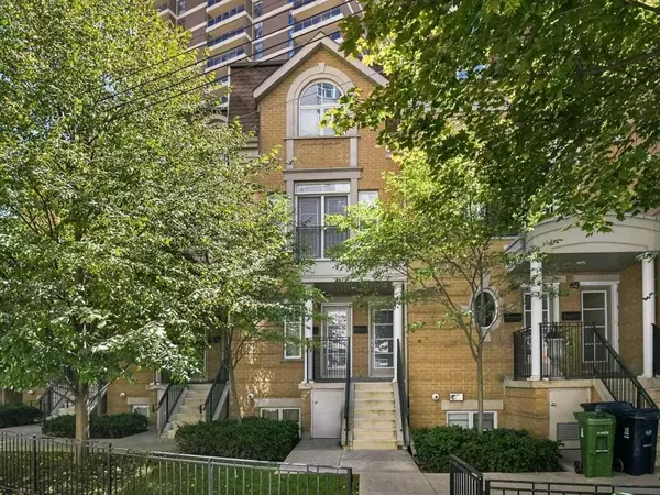 73 Pleasant BLVD, Toronto C09, ON M4T 1K2