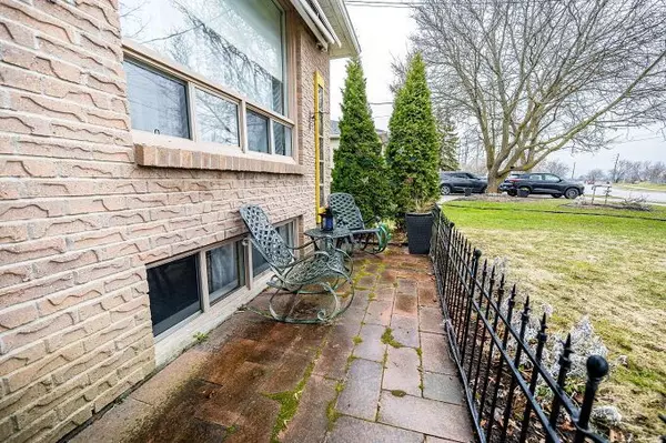 New Tecumseth, ON L0G 1A0,136 Patterson ST N
