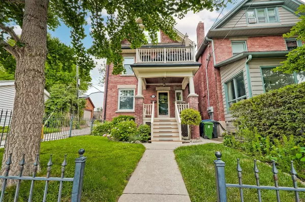 93 Medland CRES, Toronto W02, ON M6P 2N3