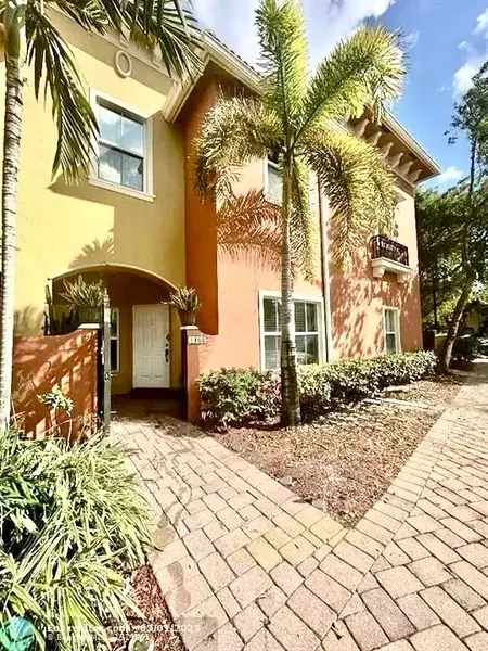 2851 W Prospect Rd #1102, Tamarac, FL 33309