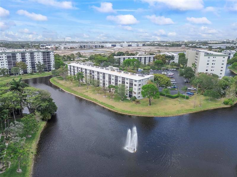 2236 N Cypress Bend Dr #102, Pompano Beach, FL 33069